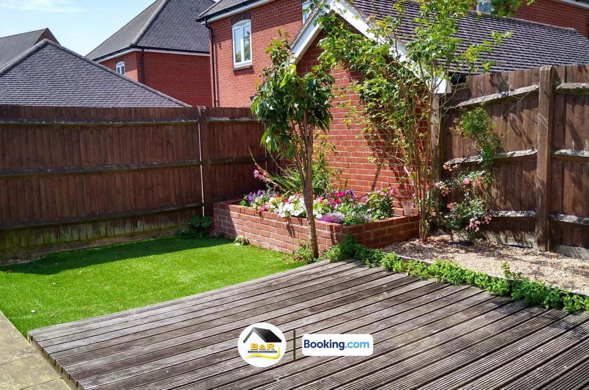 B And R Serviced Accommodation: Spacious 3-Bedroom with High-Speed Wi-Fi Amesbury Exterior photo